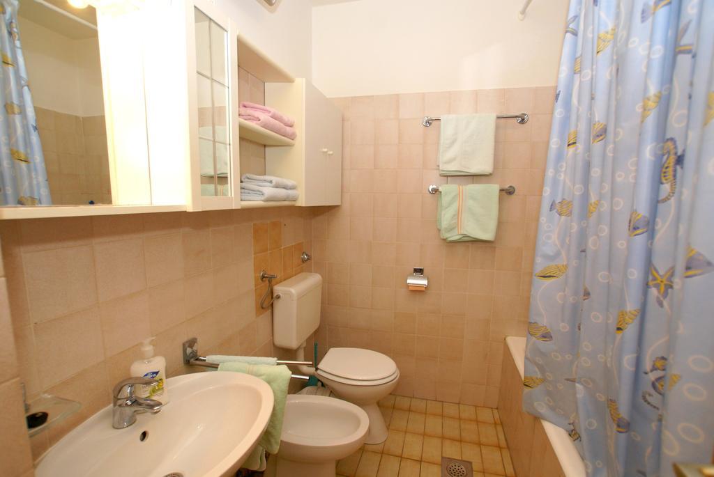 Apartment Ana 1 Malinska Oda fotoğraf