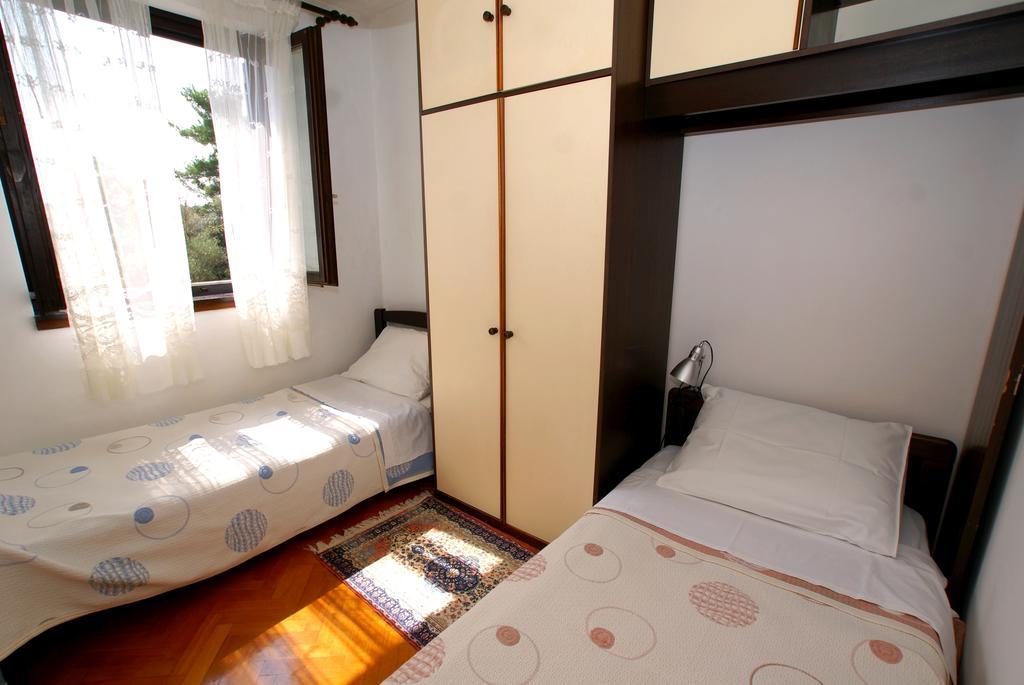 Apartment Ana 1 Malinska Oda fotoğraf